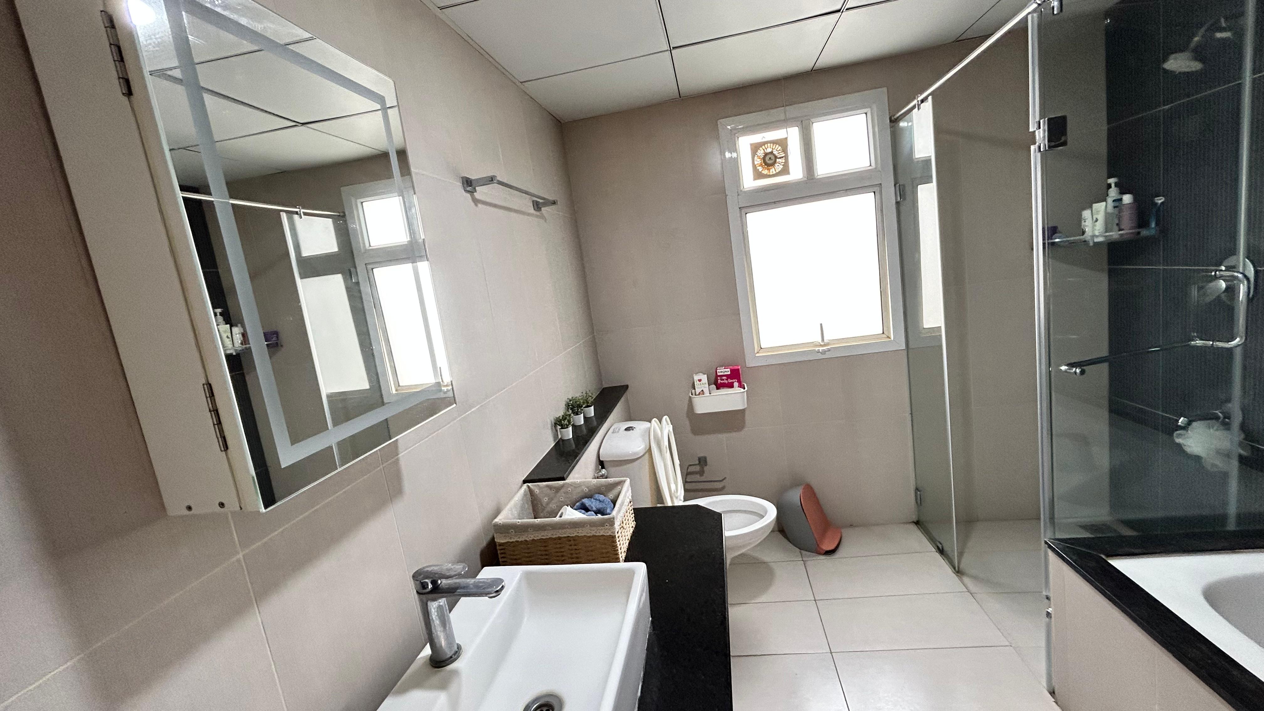 Luxury 4 BHK Apartment - Gated Society 3